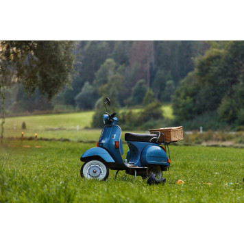 Деревенский скутер vespa